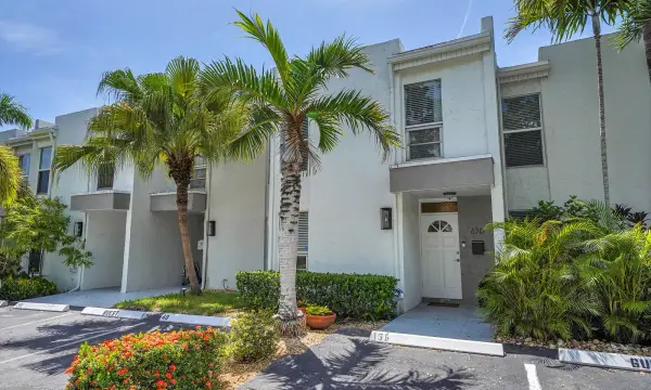 670 Kensington Place, Wilton Manors, FL 33305