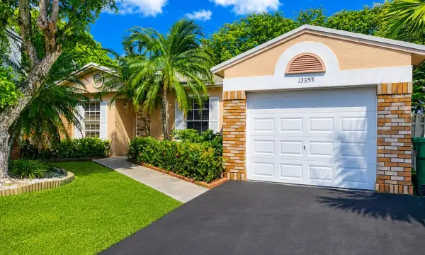 13955 Langley Place, Davie, FL 33325