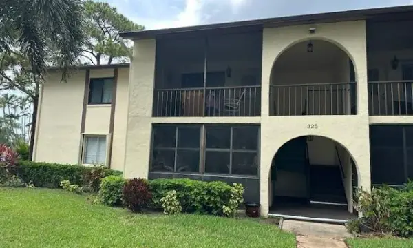 325 Knotty Pine Circle A-1, Greenacres, FL 33463