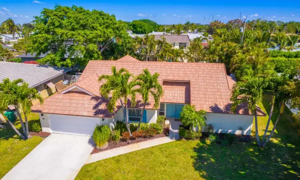 88 Pinehill Trail E, Tequesta, FL 33469