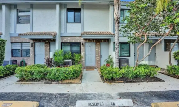 9845 Riverside Drive 8-28, Coral Springs, FL 33071
