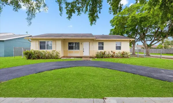 7712 SW 7th Street, North Lauderdale, FL 33068