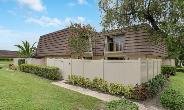 7126 71st Way, West Palm Beach, FL 33407