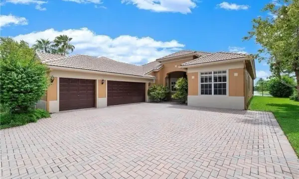 7008 NW 111th Terrace, Parkland, FL 33076