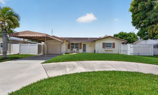 535 NE 8th Avenue, Deerfield Beach, FL 33441