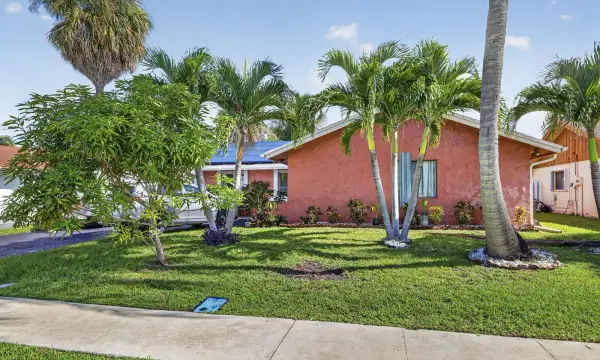 7513 SW 7th Street, North Lauderdale, FL 33068