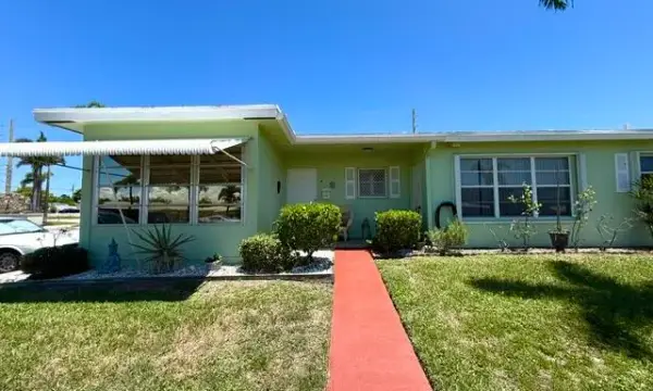 100 Pine Point Drive A, Boynton Beach, FL 33435
