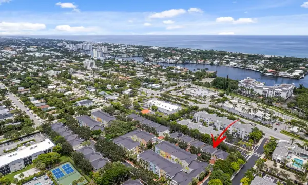 1057 E Heritage Club Circle, Delray Beach, FL 33483