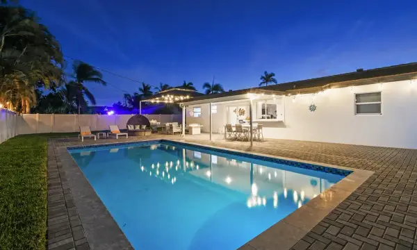 5040 NE 22nd Avenue, Lighthouse Point, FL 33064