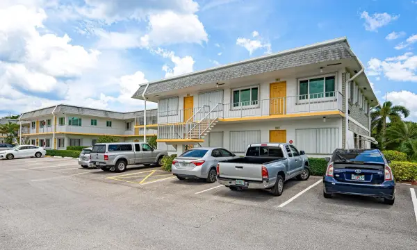 3120 Lake Osborne Drive Bldg 7 Apt106, Lake Worth Beach, FL 33461