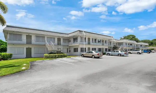 3160 Lake Osborne Drive Bldg 6 Unit 206, Lake Worth Beach, FL 33461