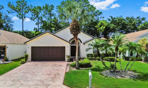 320 Hammocks Trail, Greenacres, FL 33413