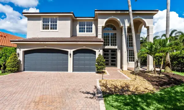 9705 Napoli Woods Lane, Delray Beach, FL 33446