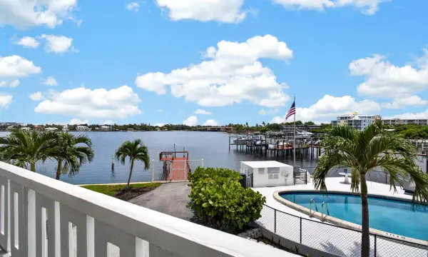 231 E Lantana Road 204, Lantana, FL 33462