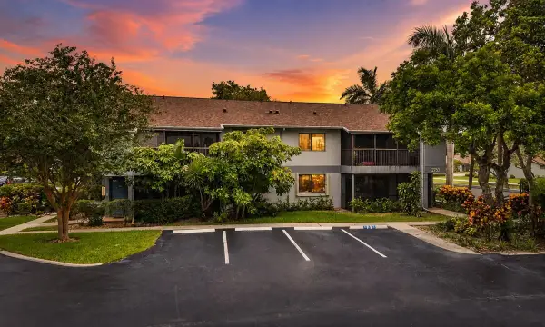 2753 S Oakland Forest Drive 102, Oakland Park, FL 33309