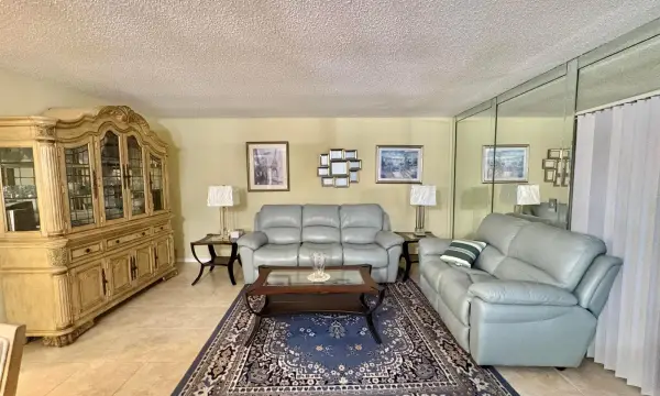 160 Plymouth V, West Palm Beach, FL 33417