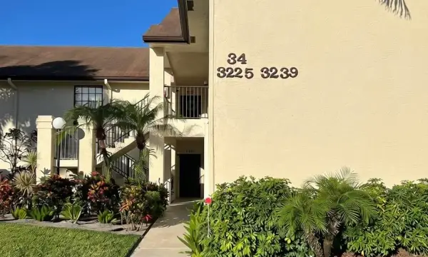 3237 Jog Park Drive, Greenacres, FL 33467