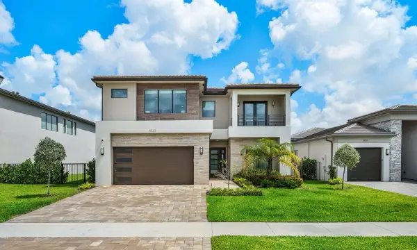 8323 Essex Country Clb Drive, Boca Raton, FL 33434