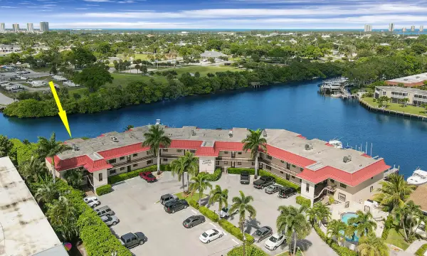 711 Hummingbird Way 201, North Palm Beach, FL 33408