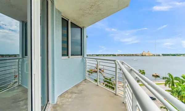 1551 N Flagler Drive 817, West Palm Beach, FL 33401