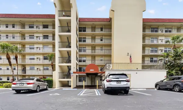 3951 Via Poinciana 209, Lake Worth, FL 33467