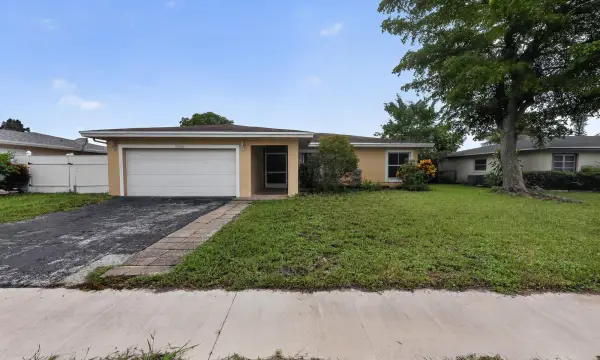 8208 NW 75th Avenue, Tamarac, FL 33321