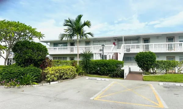 8 Grantham D, Deerfield Beach, FL 33442