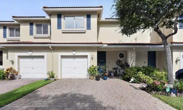 2823 S Evergreen Circle, Boynton Beach, FL 33426