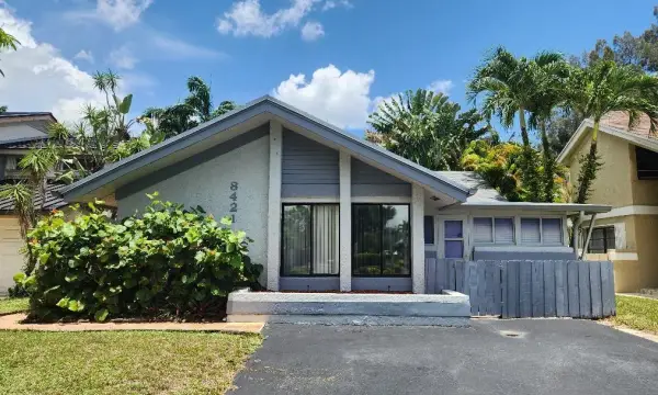 8421 SW 39th Court, Davie, FL 33328