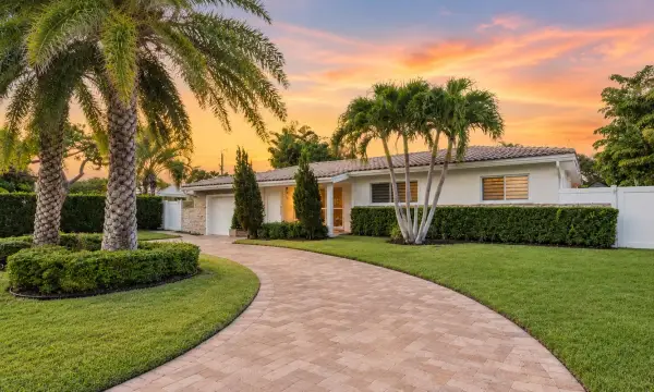 2205 NE 30th Street, Lighthouse Point, FL 33064