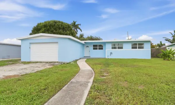 328 Ponte Vedra Road, Palm Springs, FL 33461