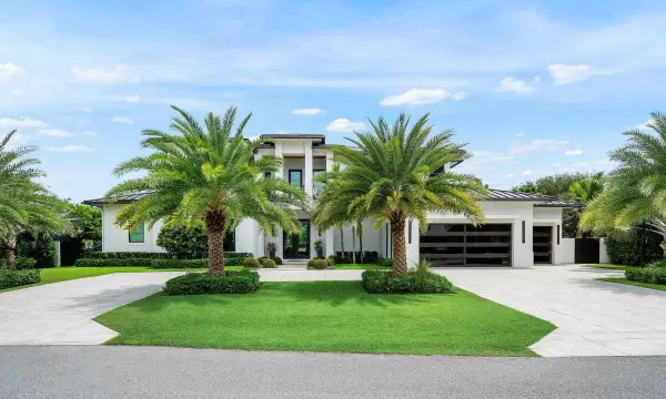 830 Lake Shore Drive, Delray Beach, FL 33444