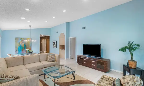 27 Stratford Lane W D, Boynton Beach, FL 33436
