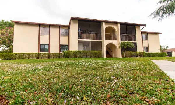 4987 Sable Pine Circle D2, West Palm Beach, FL 33417