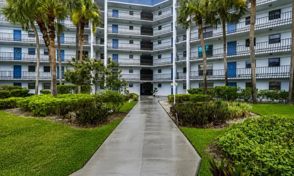 4640 Lucerne Lakes Boulevard W 404, Lake Worth, FL 33467