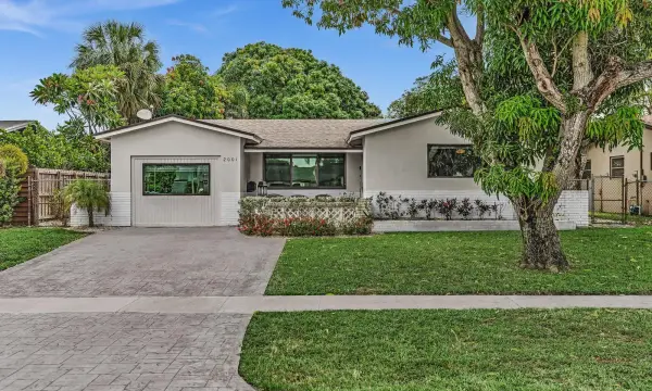 2001 N 52nd Avenue, Hollywood, FL 33021