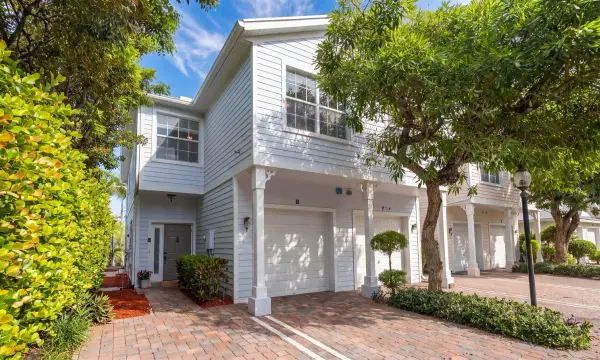 902 S Federal Highway 8, Lake Worth, FL 33460