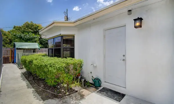 1316 Date Palm Drive Rear, Lantana, FL 33462