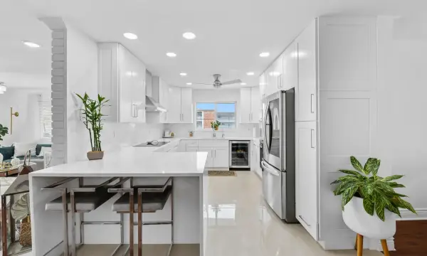 1040 Crystal Lake Drive 4, Deerfield Beach, FL 33064