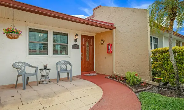 152 Lake Anne Drive 152, West Palm Beach, FL 33411