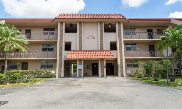 3900 NW 76th Avenue 212, Sunrise, FL 33351