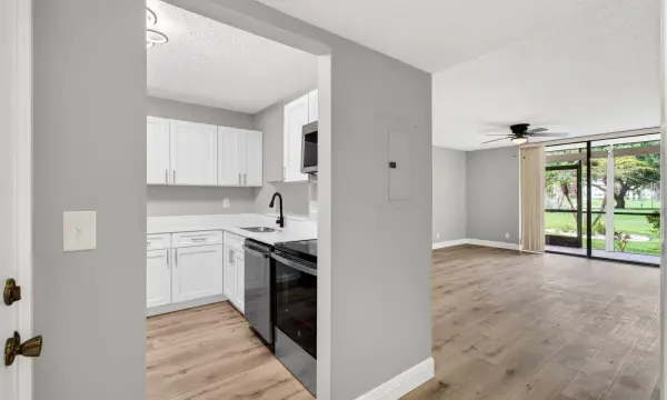 5340 Las Verdes Cr Las Verdes Circle 109, Delray Beach, FL 33484