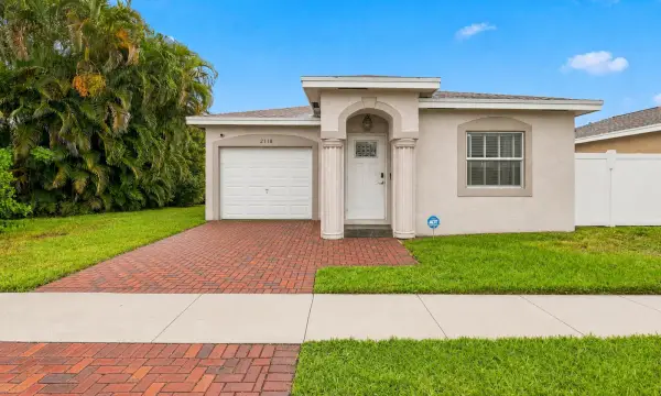 2118 E Ridge Circle E, Boynton Beach, FL 33435