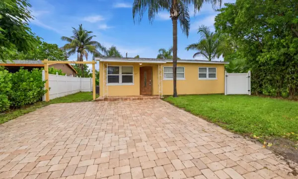 939 Charles Street, West Palm Beach, FL 33401