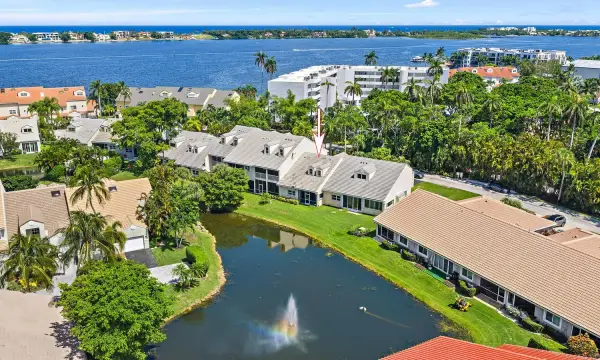 227 N Lakeshore Drive, Hypoluxo, FL 33462