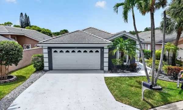 107 Harbor Lake Circle, Greenacres, FL 33413