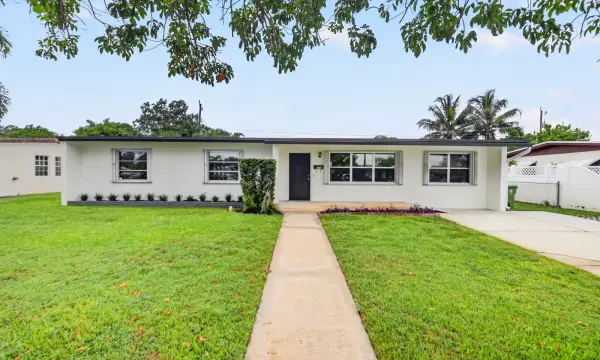 129 Greenbrier Drive, Palm Springs, FL 33461