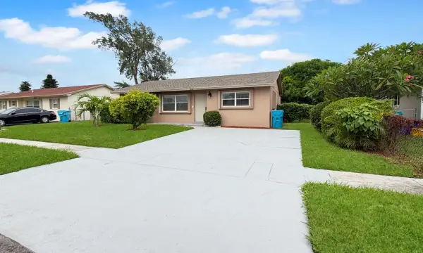 2030 NE 1st Lane, Boynton Beach, FL 33435