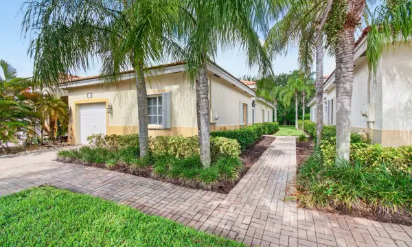 2323 Windjammer Way, West Palm Beach, FL 33411