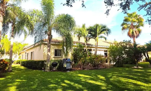 2323 Windjammer Way, West Palm Beach, FL 33411